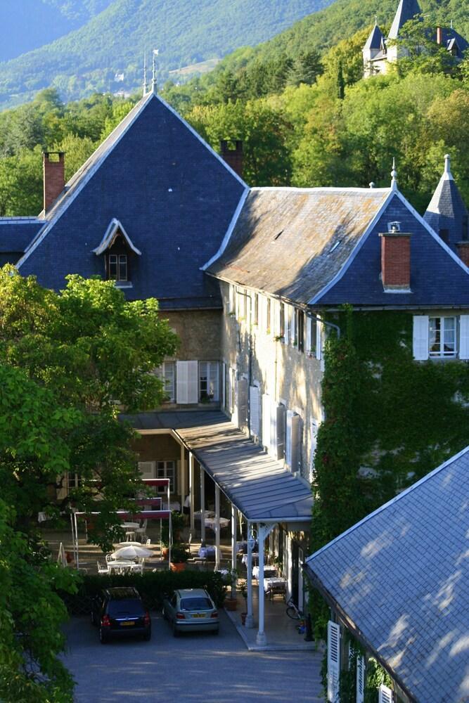 Chateau Des Comtes De Challes Exterior photo