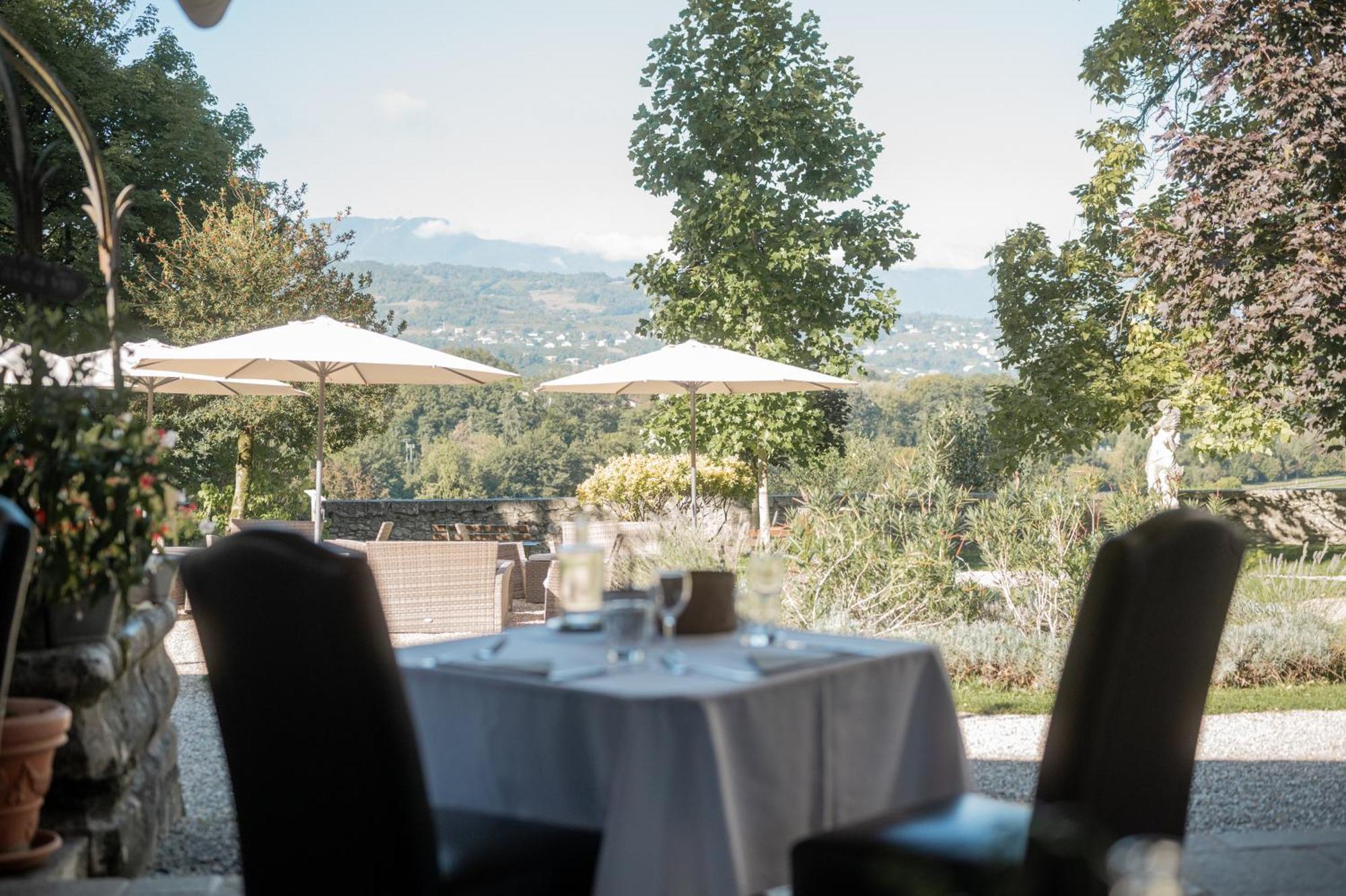 Chateau Des Comtes De Challes Exterior photo