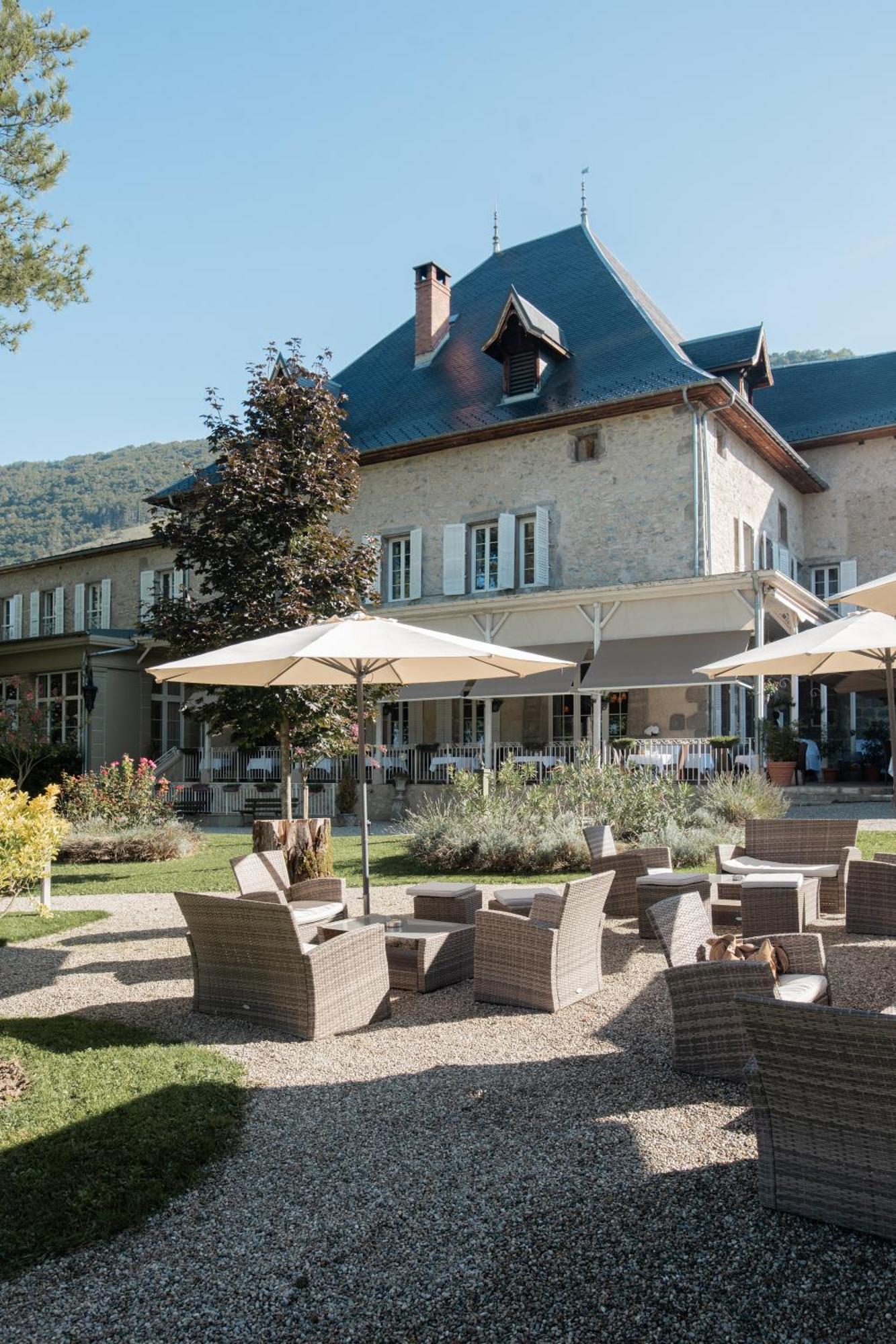 Chateau Des Comtes De Challes Exterior photo