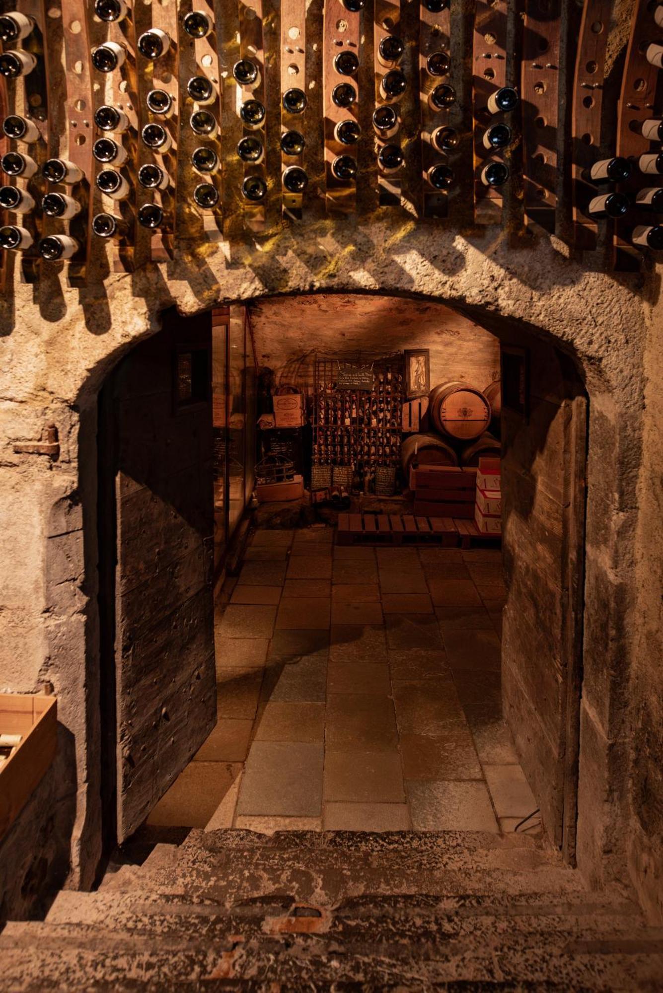 Chateau Des Comtes De Challes Exterior photo
