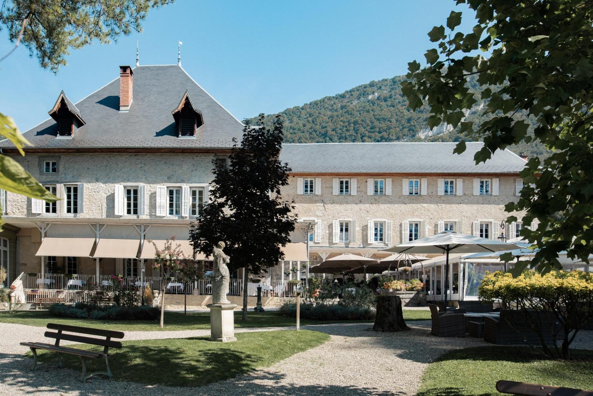 Chateau Des Comtes De Challes Exterior photo